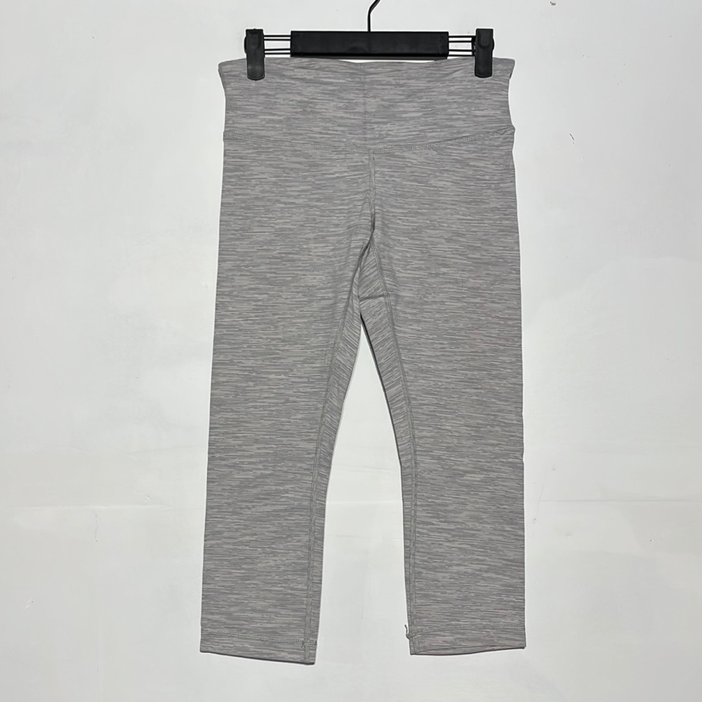 Lululemon Heathered Grey Cropped Leggings Size 6 - Picture 1 of 6